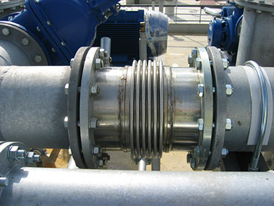 Metal bellows expansion joint with stainless steel flange for industrial pipeline system vibration control and thermal expansion compensation Hongze manufacturer