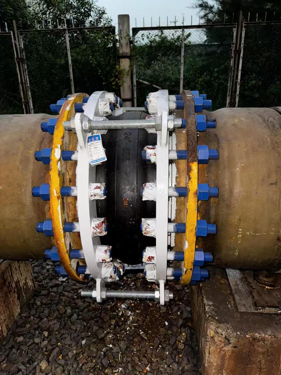 Rubber expansion joint installation in industrial pipeline system