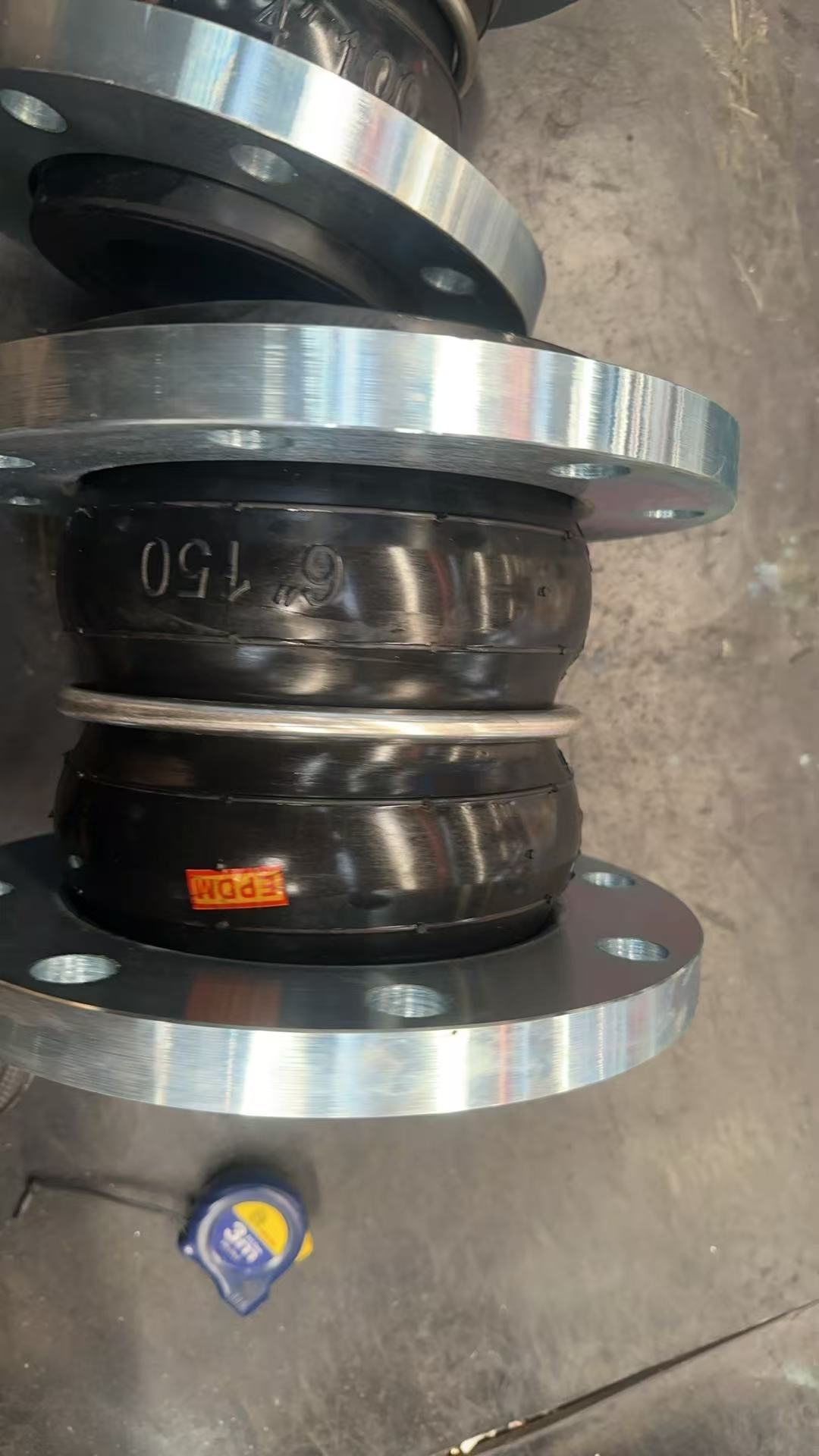 Double sphere flanged rubber expansion joint manufactured by HONGZE for Azerbaijan